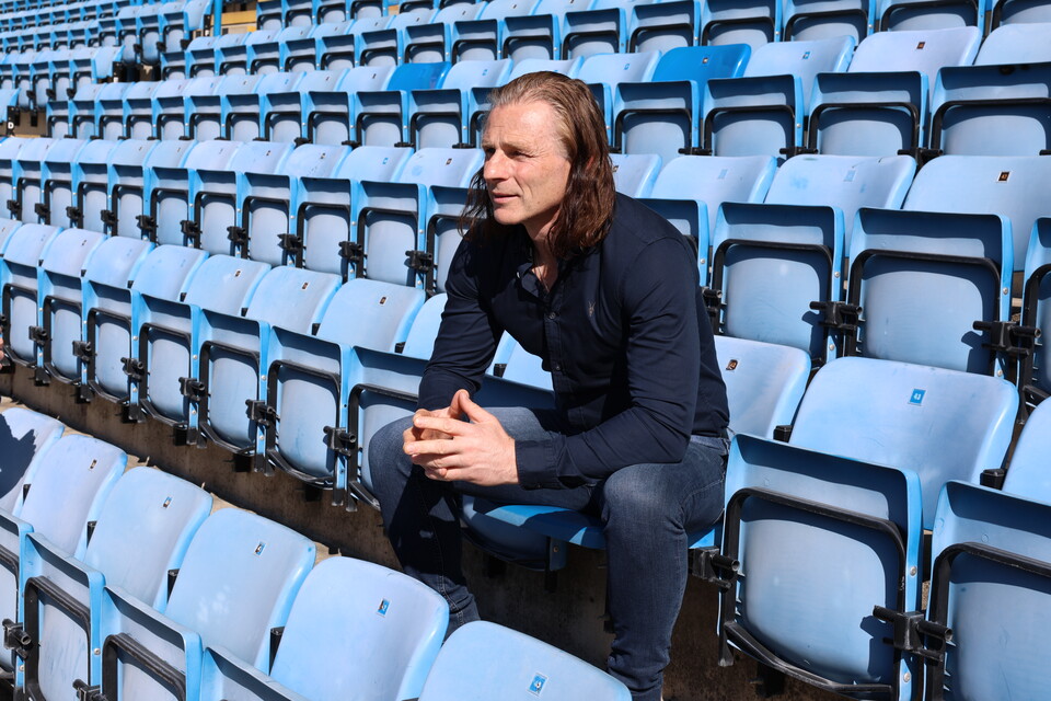 Gareth Ainsworth Pitch